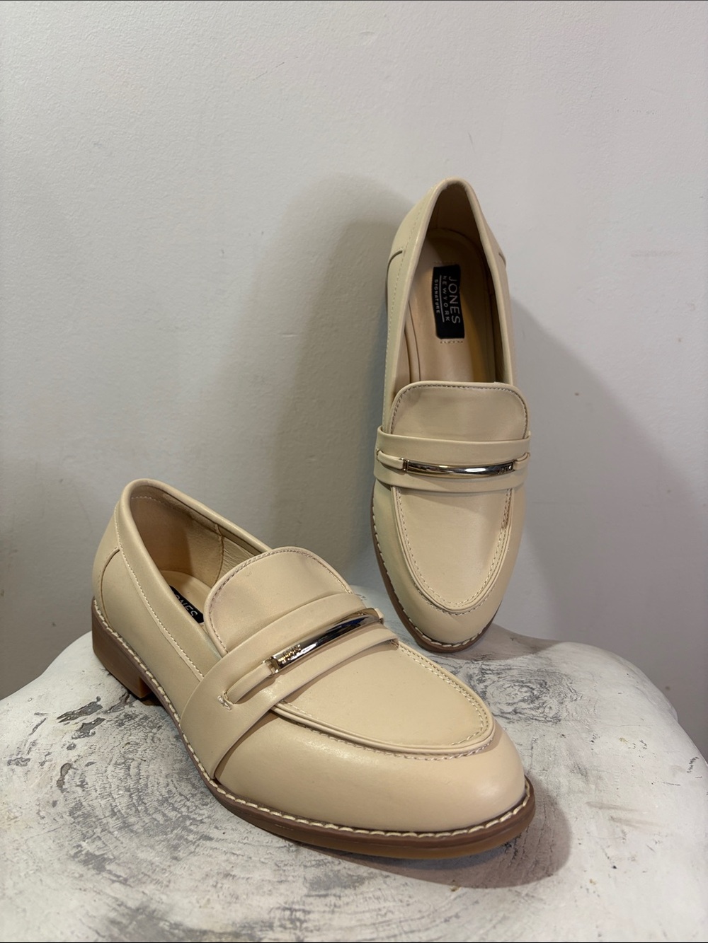 Jones New York Signature Coralin Loafers Cream Beige with Silver Bar Hardware 9